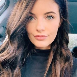 Meet your Posher, Caitlin